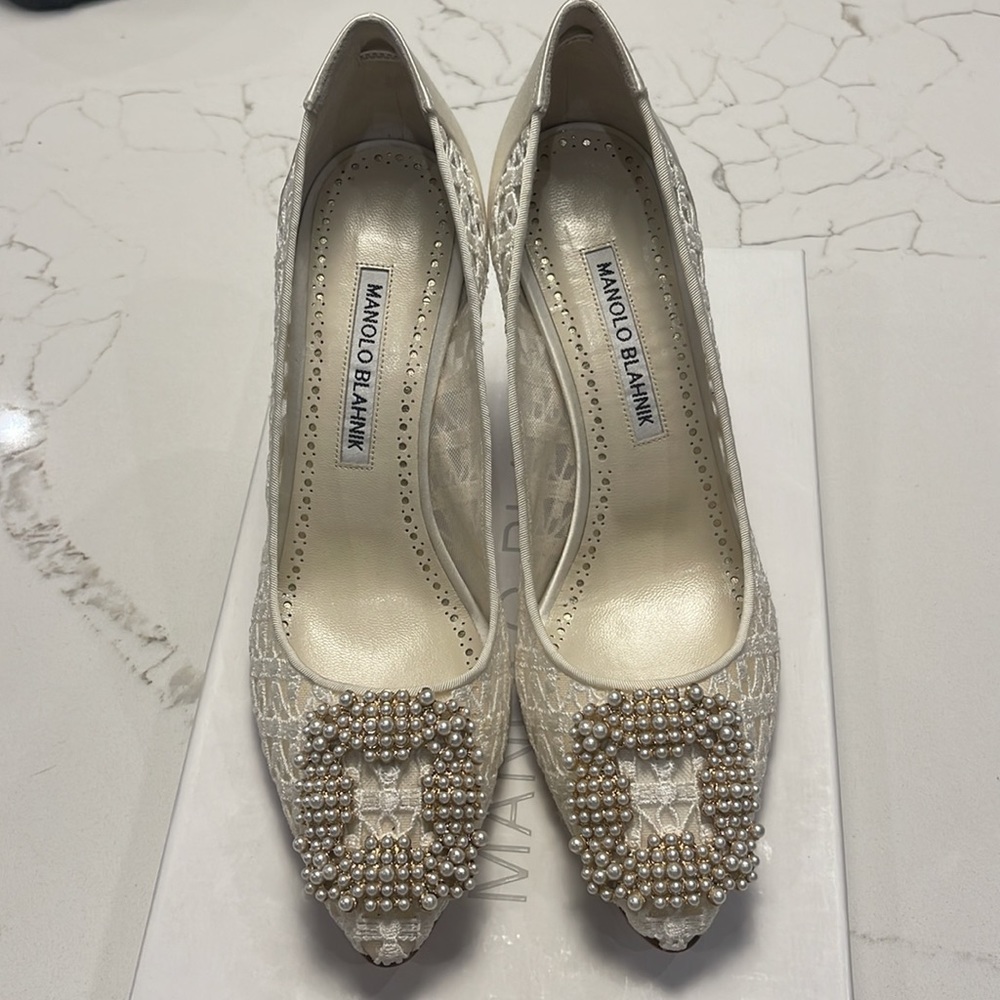 Manolo Blahnik Hangisi Pearl
Buckle Embroidered Pumps